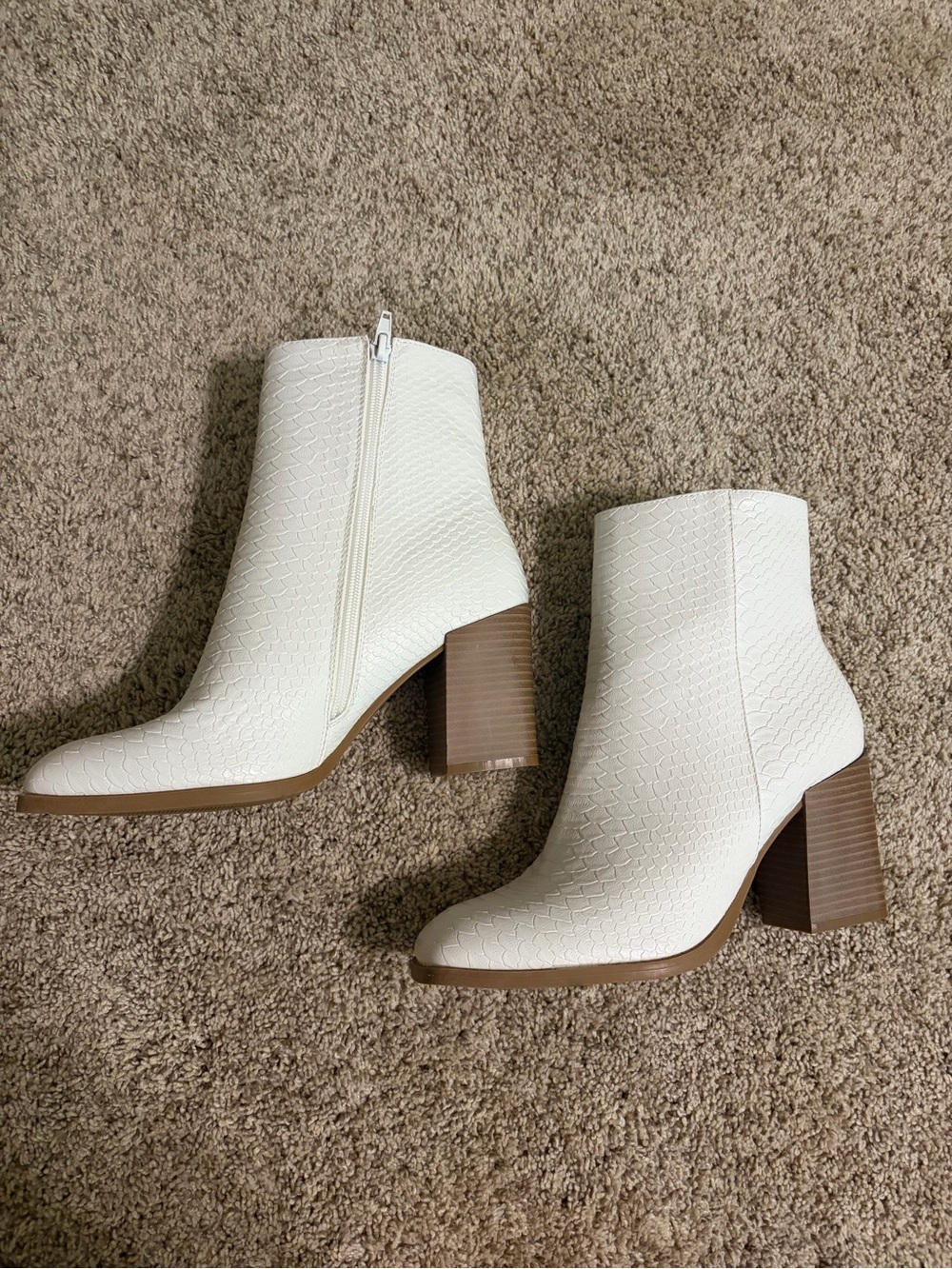 White Textured Block Heel Ankle Boots Altar’d State Size 8. Never Worn!